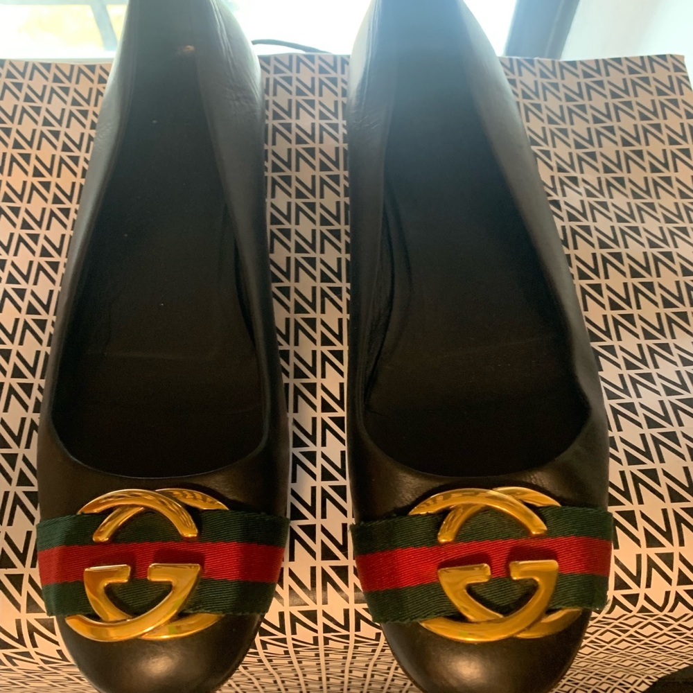 Women’s Black Gucci Leather Loafer Shoes